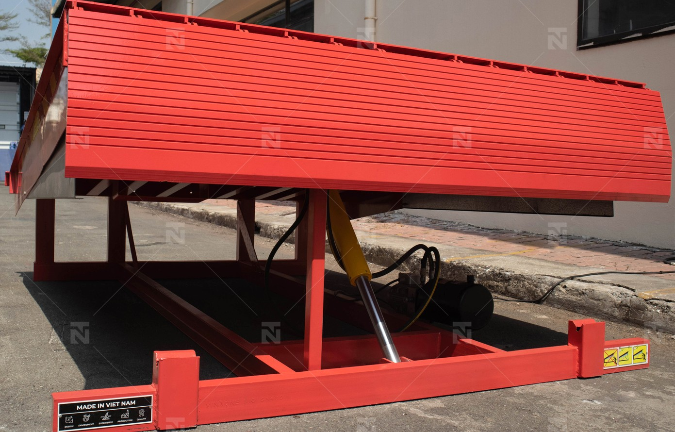 Custom Dock Leveler Design